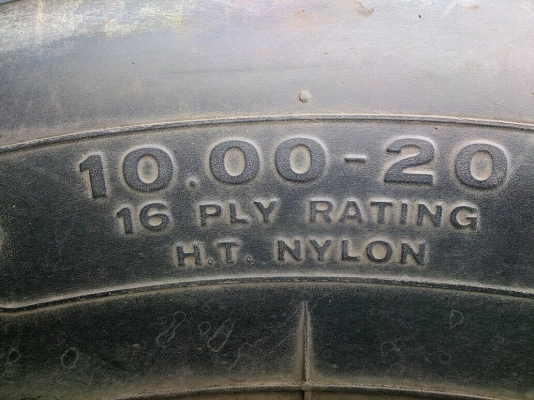 ขายยาง 1000-20 บริดสโตน ปี14 พร้อมยางในและยางรอง  จำนวน 8 ชุด 12900