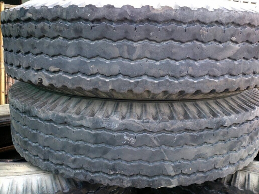 ขายยาง 1000-20 บริดสโตน ปี14 พร้อมยางในและยางรอง  จำนวน 8 ชุด 12900