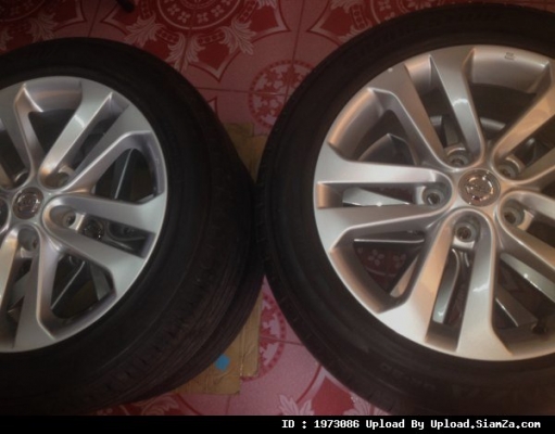 ขายล้อ Nissan Juke ตัวท๊อป พร้อมยางถอดป้ายแดง 215 55 17