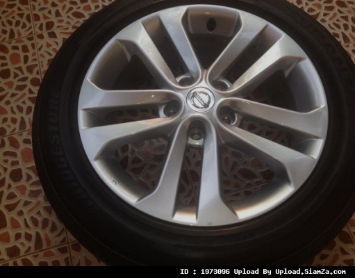 ขายล้อ Nissan Juke ตัวท๊อป พร้อมยางถอดป้ายแดง 215 55 17