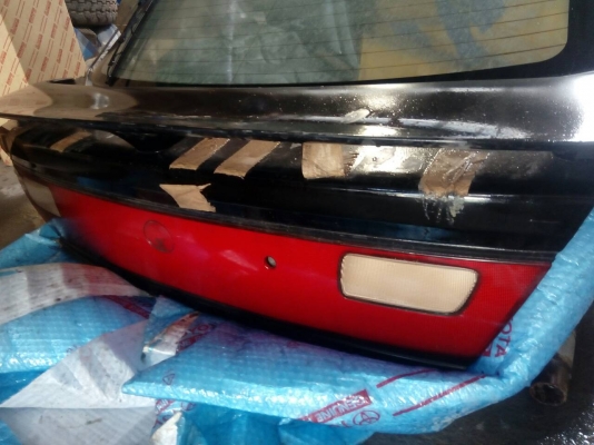 ฝาท้าย มาสด้า 323F astina ตาหยี ไม่มีแก๊บ สภาพสวย