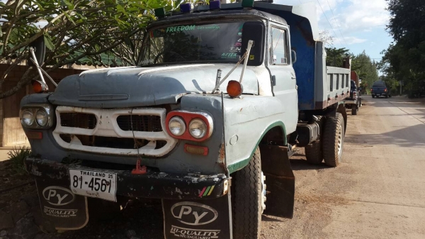 ขายหกล้อดั้มหัวยาว