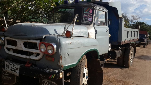 ขายหกล้อดั้มหัวยาว