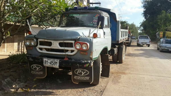 ขายหกล้อดั้มหัวยาว