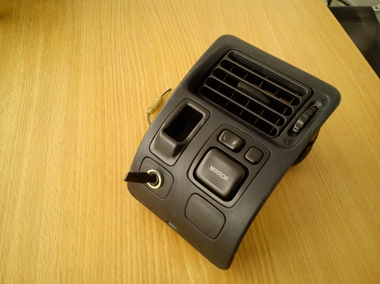 กรอบช่องแอร์ข้างขวา TOYOTA COROLLA AE100 AE101