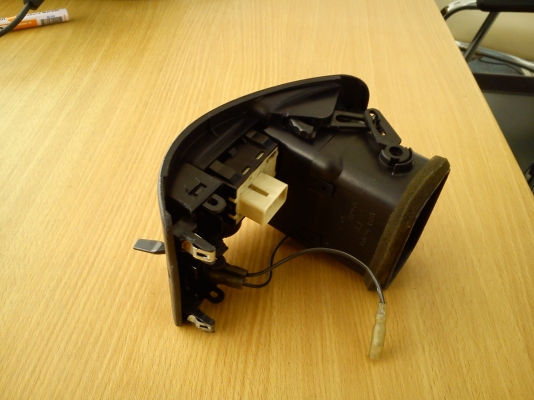 กรอบช่องแอร์ข้างขวา TOYOTA COROLLA AE100 AE101