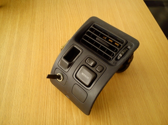 กรอบช่องแอร์ข้างขวา TOYOTA COROLLA AE100 AE101