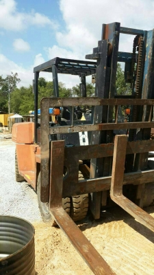 ฝากขายครับ รถยกโคมัสสึ น้ำหนักยก 7 ตัน เสาสูง 3 เมตร เครื่องดีเซล