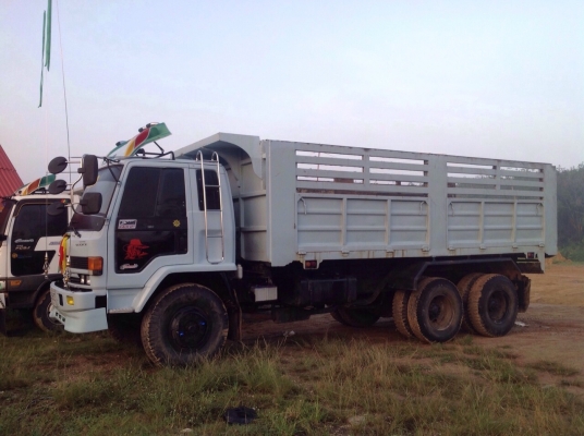 ขายรถอีซูสุสิบล้อดั้ม210 เกีรยฟูลเลอร์ ยางเต็มทุกเส้น ขายรถอีซูสุสิบล้อดั้ม210 เกีรยฟูลเลอร์ ยางเต็มทุกเส้น