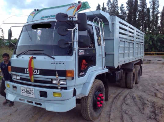 ขายรถอีซูสุสิบล้อดั้ม210 เกีรยฟูลเลอร์ ยางเต็มทุกเส้น