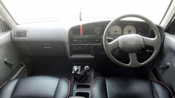 TOYOTA MIGHTY CAB ชื่อเดียวมือเดียว สีขาว รถสภาพใช้งานดีมากคะ บอกเลย TOYOTA MIGHTY CAB ชื่อเดียวมือเดียว สีขาว รถสภาพใช้งานดีมากคะ บอกเลย