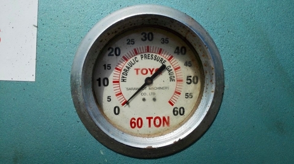==== SOLD ==== แท่นอัดไฮดรอลิค TOYO 60 T. แบบมือโยก สภาพป้ายแดง สวย สด ใหม่!! (เจ้าของซื้อมาผิดสเปคใช้งานเพียงครั้งเดียว).