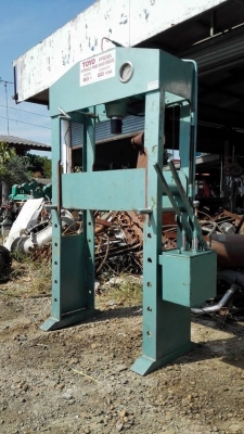 ==== SOLD ==== แท่นอัดไฮดรอลิค TOYO 60 T. แบบมือโยก สภาพป้ายแดง สวย สด ใหม่!! (เจ้าของซื้อมาผิดสเปคใช้งานเพียงครั้งเดียว).