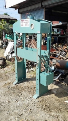 ==== SOLD ==== แท่นอัดไฮดรอลิค TOYO 60 T. แบบมือโยก สภาพป้ายแดง สวย สด ใหม่!! (เจ้าของซื้อมาผิดสเปคใช้งานเพียงครั้งเดียว).