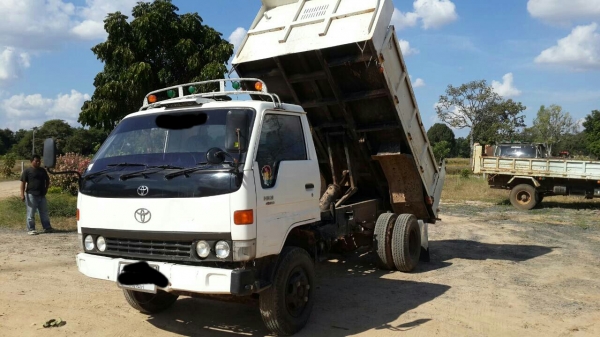ขายรถ หกล้อดั้ม TOYOTA DYNA400 ดั้มสภาพพร้อมใช้งาน ดั้มยิงหลังเฟืองท้ายเอฟ เครื่องเกียร์ดีเอกสารพร้อมโอน