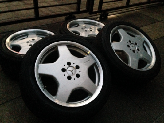 ล้อแท้ AMG Style 1 ขอบ18 สีเดิม ขอบหนา ไม่มีซ่อม พร้อมยางดอกเต็มๆ ใช้ได้อีกนาน ราคาไม่แพง