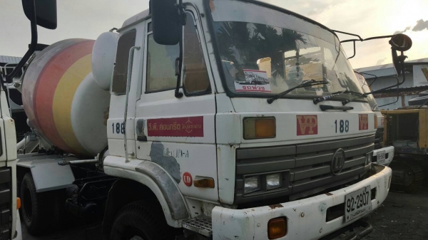 6 คันละ  695,000 บาท NISSAN CW430 2 เพลา เครื่อง PE6-230 แรง  เล่มทะเบียนพร้อม 090-772-3710 090-772-3708