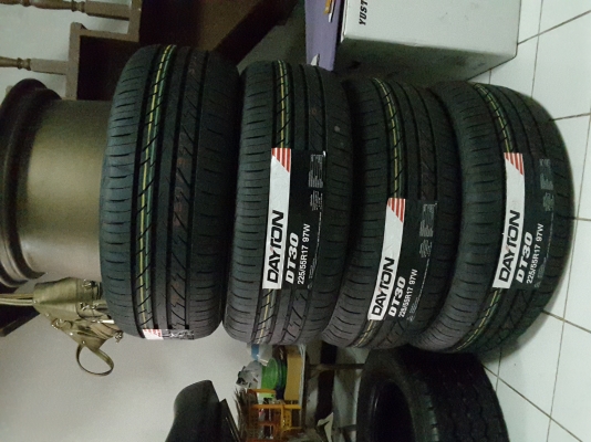 ยาง DAYTON ผลิตโดย BRIDGESTONE 225 55 17 ปี   15 เส้นล่ะ 2500