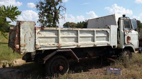 ขายหกล้อ HINO KM310 ดั้ม เครื่องเกียร์ดี คัชชีสวย ยางไม่ครบ รถใช้งานปกติแต่จอดนาน เครื่องติดขับได้ปกติเอกสารเล่มทะเบียน