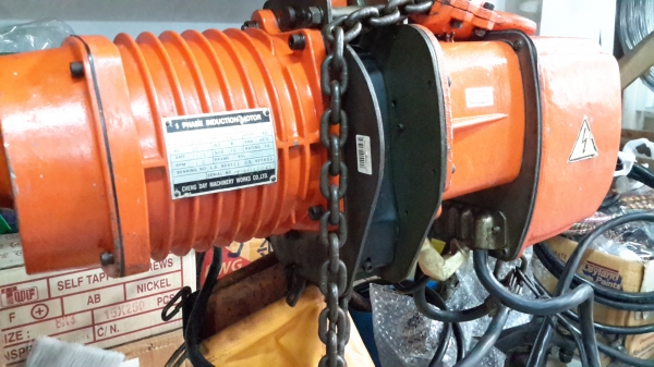 รอกโซ่ไฟฟ้า 1 ตัน ไฟ  220v