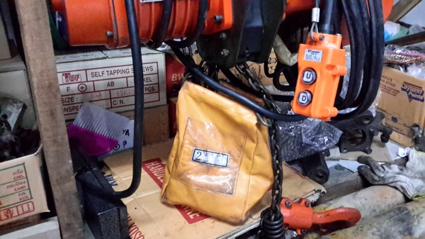 รอกโซ่ไฟฟ้า 1 ตัน ไฟ  220v