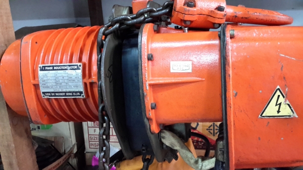 รอกโซ่ไฟฟ้า 1 ตัน ไฟ  220v