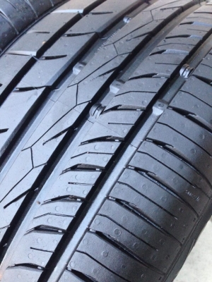 ยาง Continental 225 - 55 - 17 ปี 15  2 เส้น ยางสวยตุ่มหน้ายางยังอยู่สวยๆไม่บวมดอกเต็มๆยางเหลือเยอะวิ่งใด้อีกนานค่ะ