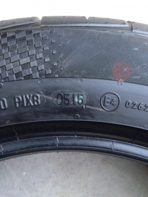 ยาง Continental 225 - 55 - 17 ปี 15  2 เส้น ยางสวยตุ่มหน้ายางยังอยู่สวยๆไม่บวมดอกเต็มๆยางเหลือเยอะวิ่งใด้อีกนานค่ะ
