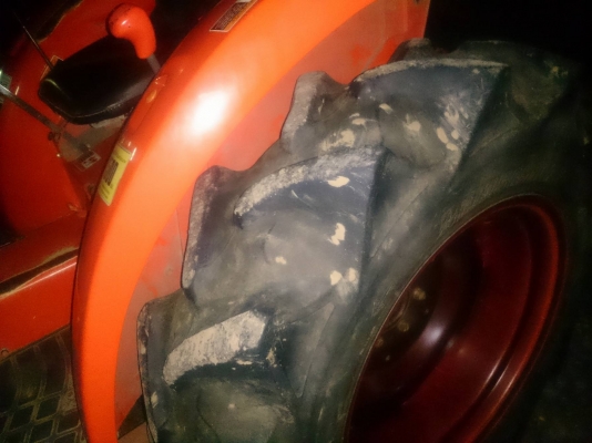 คูโบต้า 3608  พร้อมอุปกรณ์ 3 ชิ้น โรตารี่สวยๆ ดันหน้าสวยๆ ผานพรวน6 สวยๆ. รถใช้งาน 1600 ชม. เครื่องแน่นเกียร์ดี เฟืองดี ไม่มีเยิ้ม