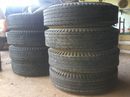 ขายยางสวย8ชุด18500 บริสโตนทั้งชุดยังพร้อมใช้