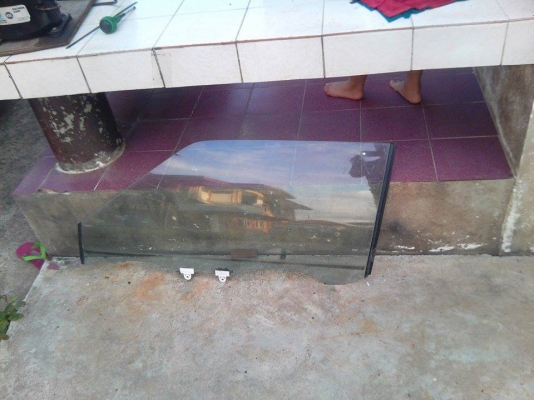 ขายกระจกประตู nissan sentra rz1
