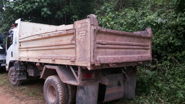 ขายรถบรรทุก 6 ล้อดัมพ์ ISUZU NPR 150 แรงม้าปี 2551 ไมล์ 233759 กม.ราคา 700000