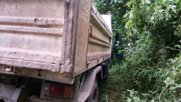 ขายรถบรรทุก 6 ล้อดัมพ์ ISUZU NPR 150 แรงม้าปี 2551 ไมล์ 233759 กม.ราคา 700000