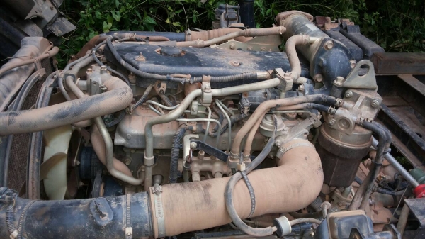 ขายรถบรรทุก 6 ล้อดัมพ์ ISUZU NPR 150 แรงม้าปี 2551 ไมล์ 233759 กม.ราคา 700000