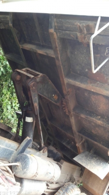 ขายรถบรรทุก 6 ล้อดัมพ์ ISUZU NPR 150 แรงม้าปี 2551 ไมล์ 233759 กม.ราคา 700000