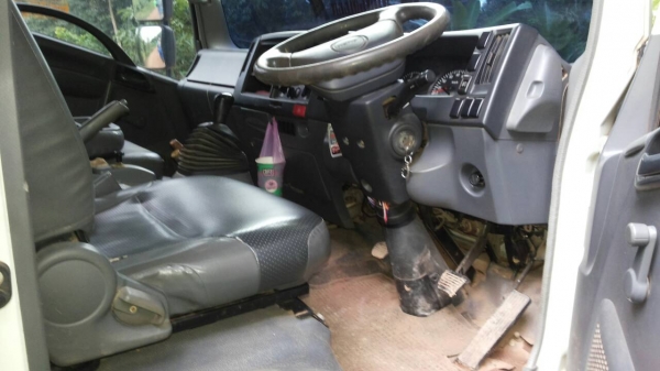 ขายรถบรรทุก 6 ล้อดัมพ์ ISUZU NPR 150 แรงม้าปี 2551 ไมล์ 233759 กม.ราคา 700000