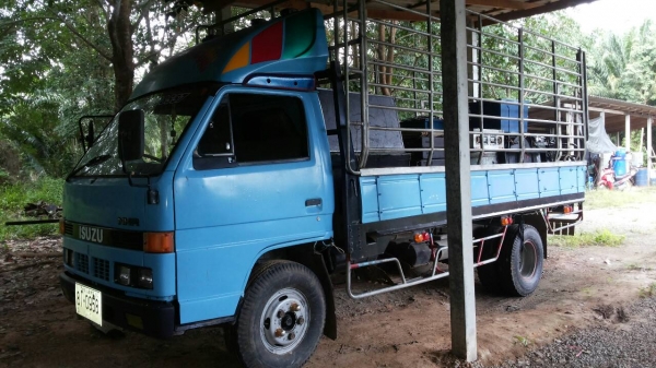 ขายรถบรรทุก 6 ล้อรั้ว ISUZU NKR 110 แรงม้าปี 2538 กระบะยาว 4.50 เมตร ราคา 280000