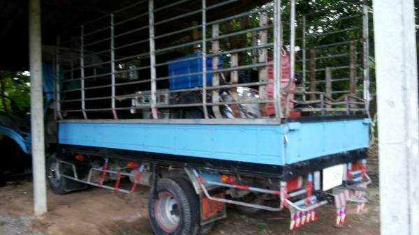 ขายรถบรรทุก 6 ล้อรั้ว ISUZU NKR 110 แรงม้าปี 2538 กระบะยาว 4.50 เมตร ราคา 280000