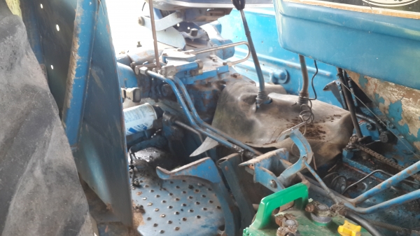 ขายรถไถฟอร์ด6600 เครื่อง TA แท้เต็มคัน สภาพดีเครื่องแน่นแรงดี ไฮดรอลิคดี เกียร์ดี พวงมาลัยพาวเวอร์ พร้อมเล่มทะเบียน