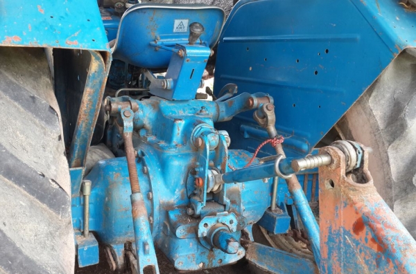 ขายรถไถฟอร์ด6600 เครื่อง TA แท้เต็มคัน สภาพดีเครื่องแน่นแรงดี ไฮดรอลิคดี เกียร์ดี พวงมาลัยพาวเวอร์ พร้อมเล่มทะเบียน