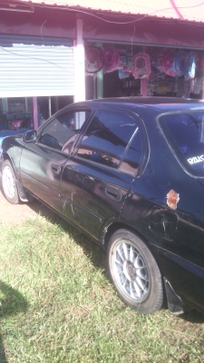 รถเก๋งโตโยต้าโคโลร่า