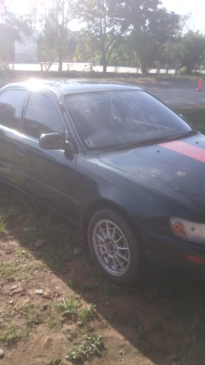 รถเก๋งโตโยต้าโคโลร่า