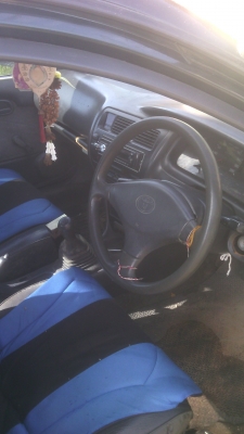 รถเก๋งโตโยต้าโคโลร่า