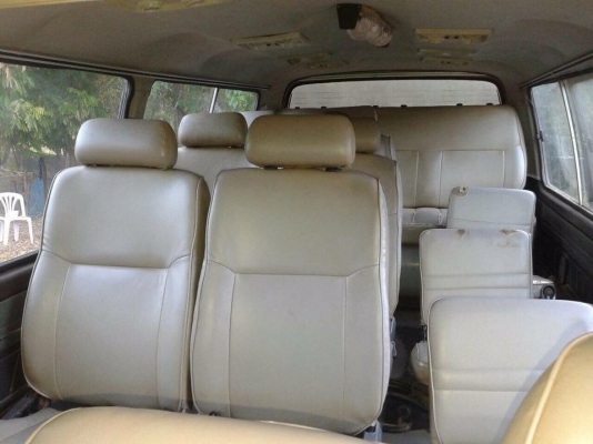 รถตู้รับส่งนักเรียน