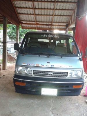 รถตู้รับส่งนักเรียน