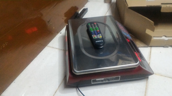 เครื่องชั่งแบบดิจิตอล มีจอแสดงผลสองด้าน ยี่ห้อ CAMRY  ชั่งได้ 30 กก. ใช้พลังงานได้สองระบบ ไฟฟ้าและแบตในตัว