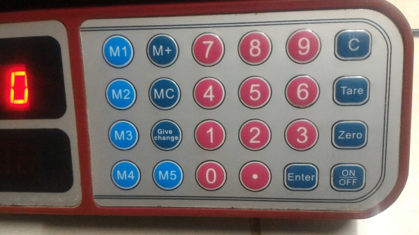 เครื่องชั่งแบบดิจิตอล มีจอแสดงผลสองด้าน ยี่ห้อ CAMRY  ชั่งได้ 30 กก. ใช้พลังงานได้สองระบบ ไฟฟ้าและแบตในตัว