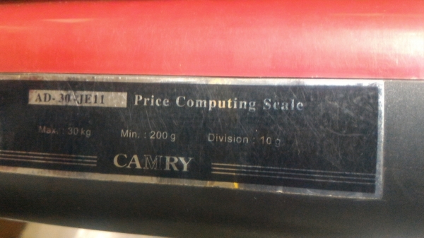 เครื่องชั่งแบบดิจิตอล มีจอแสดงผลสองด้าน ยี่ห้อ CAMRY  ชั่งได้ 30 กก. ใช้พลังงานได้สองระบบ ไฟฟ้าและแบตในตัว