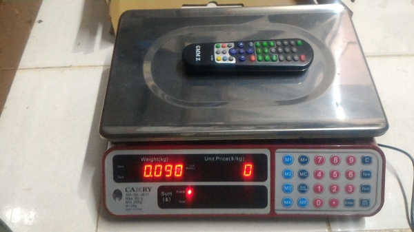 เครื่องชั่งแบบดิจิตอล มีจอแสดงผลสองด้าน ยี่ห้อ CAMRY  ชั่งได้ 30 กก. ใช้พลังงานได้สองระบบ ไฟฟ้าและแบตในตัว