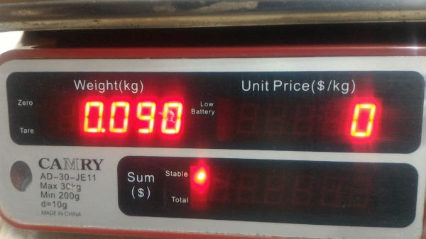 เครื่องชั่งแบบดิจิตอล มีจอแสดงผลสองด้าน ยี่ห้อ CAMRY  ชั่งได้ 30 กก. ใช้พลังงานได้สองระบบ ไฟฟ้าและแบตในตัว